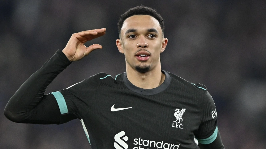 Alexander-Arnold celebra su gol