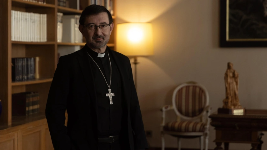 El arzobispo de Madrid, José Cobo, posa para Europa Press, a 26 de diciembre de 2024