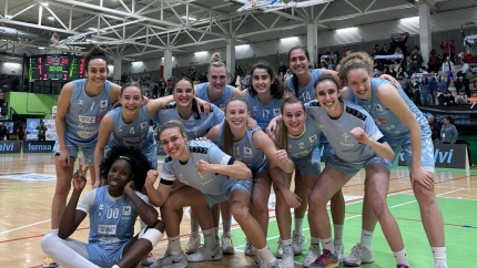 Las jugadores del Celta Femxa Zorka celebran la victoria en el derbi gallego