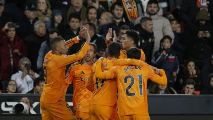 El Real Madrid celebra el gol de Bellingham ante el Valencia