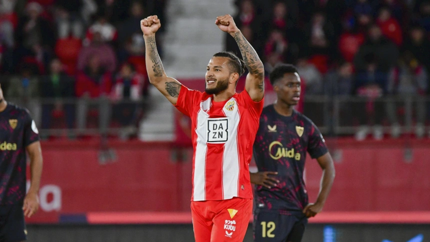 Luis Suárez celebra un gol ante el Sevilla
