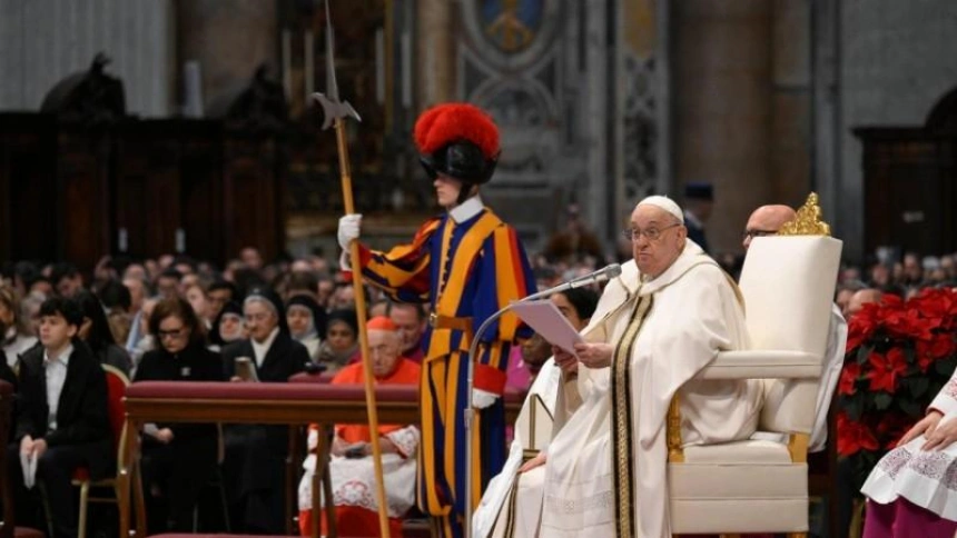El Papa Francisco en la Basílica de San Pedro durante la misa de la Epifanía del Señor