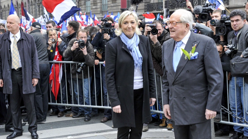 Jean-Marie Le Pen junto a su hija, Marine Le Pen,