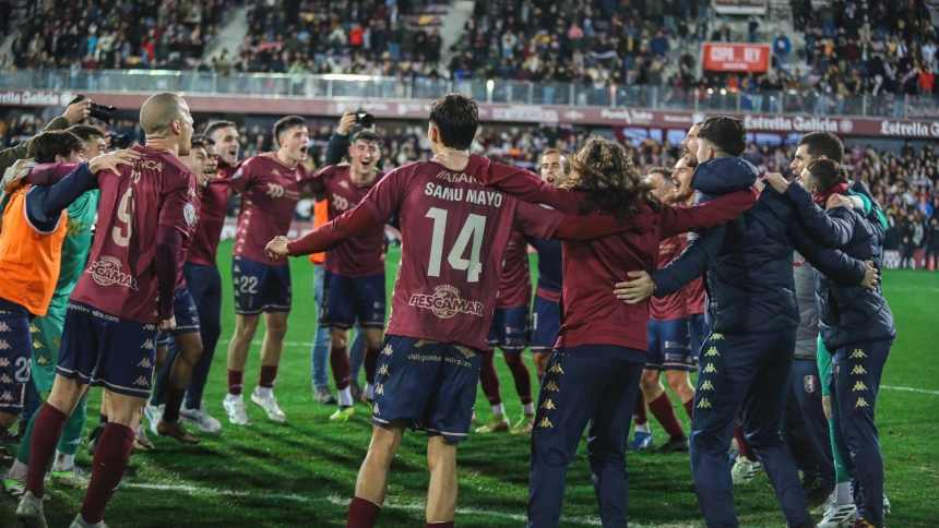 El Pontevedra celebra su pase a octavos de final de Copa del Rey