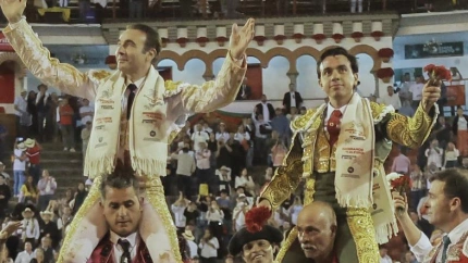 Enrique Ponce y Juan de Castilla, a hombros este sábado en Manizales (Colombia)