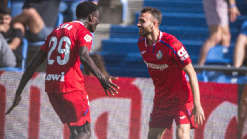 Borja Mayoral y Coba celebran el gol
