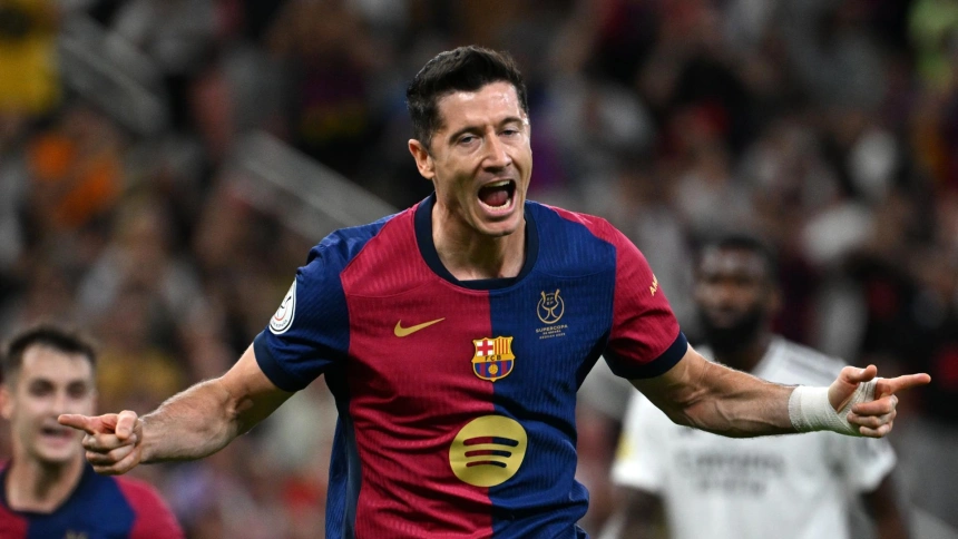 Lewandowski celebra el gol del Real Madrid 1 - Barcelona 2