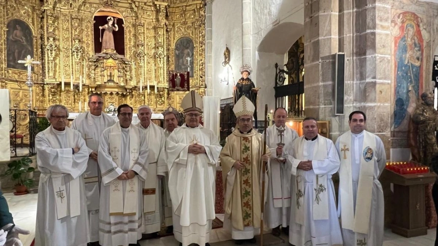 El presidente de la Conferencia Episcopal, Luis Argüello, visita Almendral con motivo de San Mauro