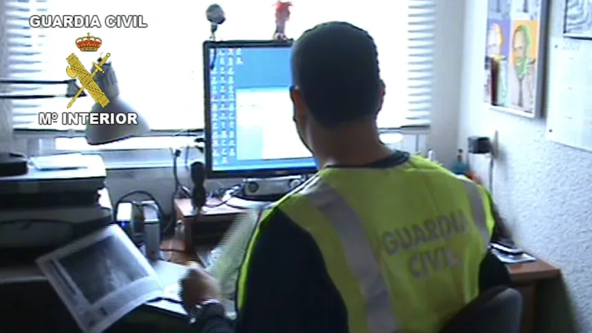 Detenida una mujer por estafar 159.000 euros por internet desde Motril