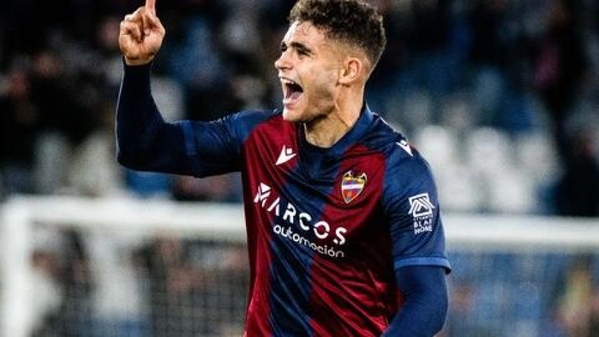 Andrés García celebra un gol con el Levante UD