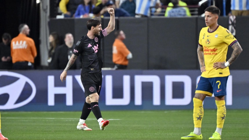 Lionel Messi celebra su gol ante el América, este sábado durante un partido amistoso.