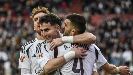 Morcillo celebra su doblete en el Almería - Albacete.