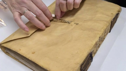 Libro bautismal del siglo XV restaurado en la iglesia de San Miguel de Jerez