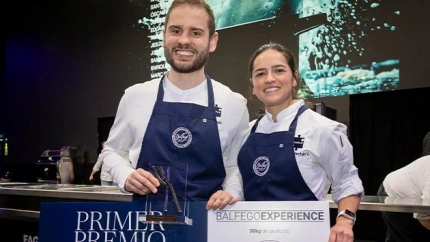 Los dos cocineros al frente de la cocina del Simpar reciben el premio Revelación de Madrid Fusión