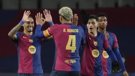 Araujo celebra el gol del Barcelona 2 - Atalanta 1