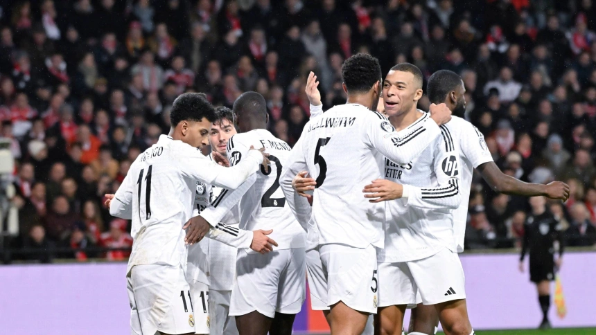 Bellingham celebra el 0-2 del Real Madrid contra el Brest.