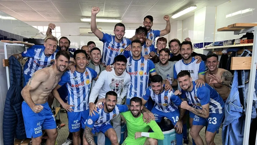 Jugadores del Águilas FC celebrando la victoria