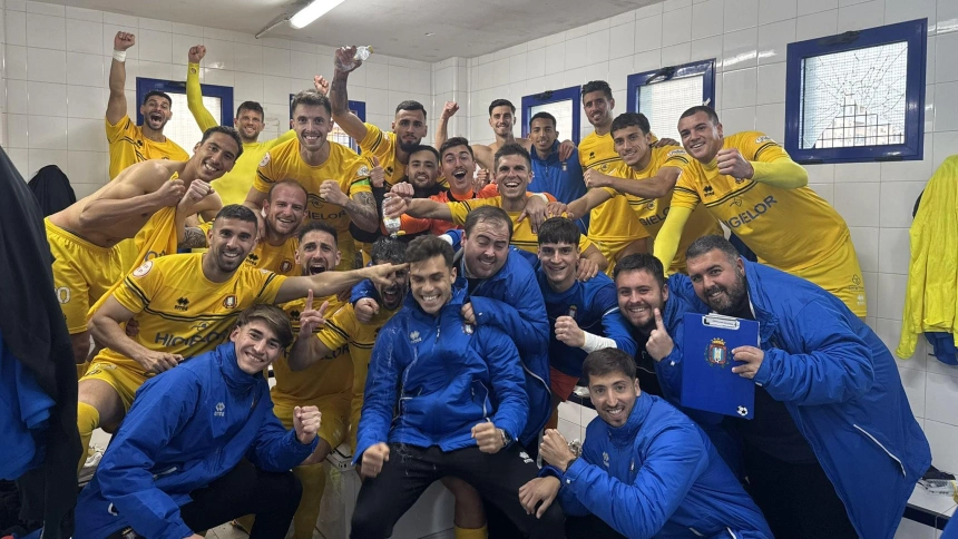 Celebración de los jugadores del CF Lorca Deportiva tras ganar al FC Cartagena B