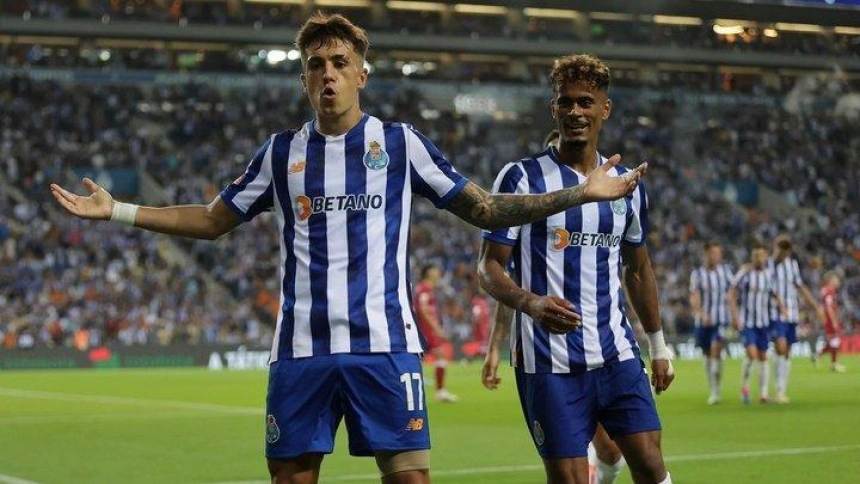Iván Jaime celebra un gol con el Porto