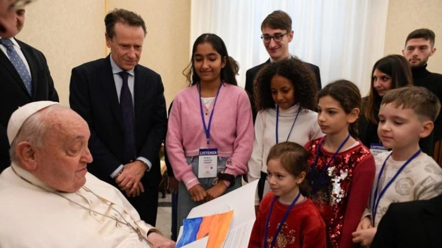 El Papa Francisco junto a los líderes mundiales que participan en la Cumbre sobre los Derechos del Niño