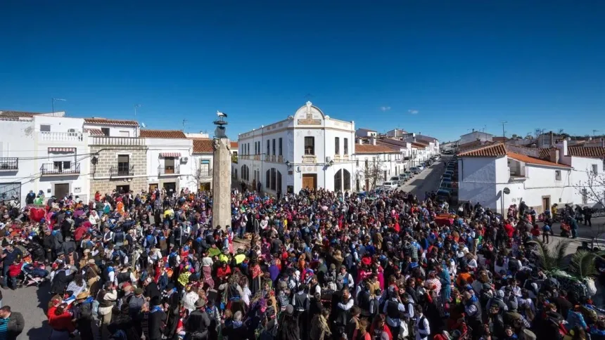 Pedida de la Patatera en Malpartida de CáceresLa localidad cacereña de Malpartida de Cáceres está preparada para una nueva edición de La Pedida de la Patatera el próximo martes, 21 de febrero, con una previsión de asistencia de más de 10.000 personas. Se estima que se consumirán 2.500 kilos de este tradicional embutido extremeño, la patatera, entre las raciones que entrega el Ayuntamiento y la que llevan los propios asistentes.POLITICA AUTONOMÍASGABINO CISNEROS GACIA