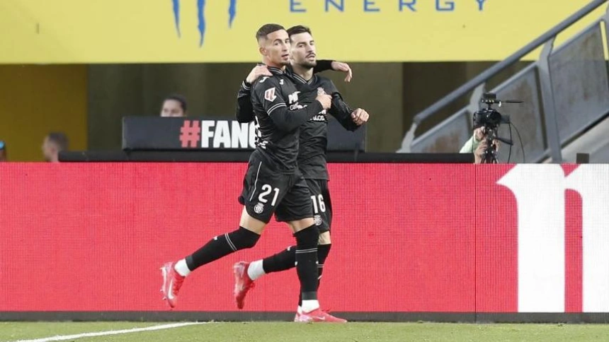 Baena y Yeremi Pino celebran el primer gol ante Las Palmas