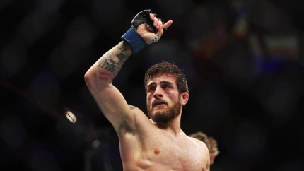 El mayor de los Topuria debutó con éxito en la UFC.