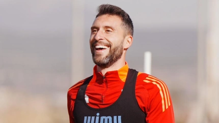 Borja Bastón en su primer entrenamiento con el Granada CF