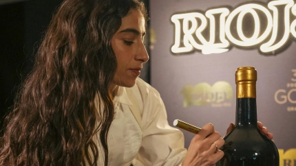 Botella de vino desparecida firmada por Carolina Yuste