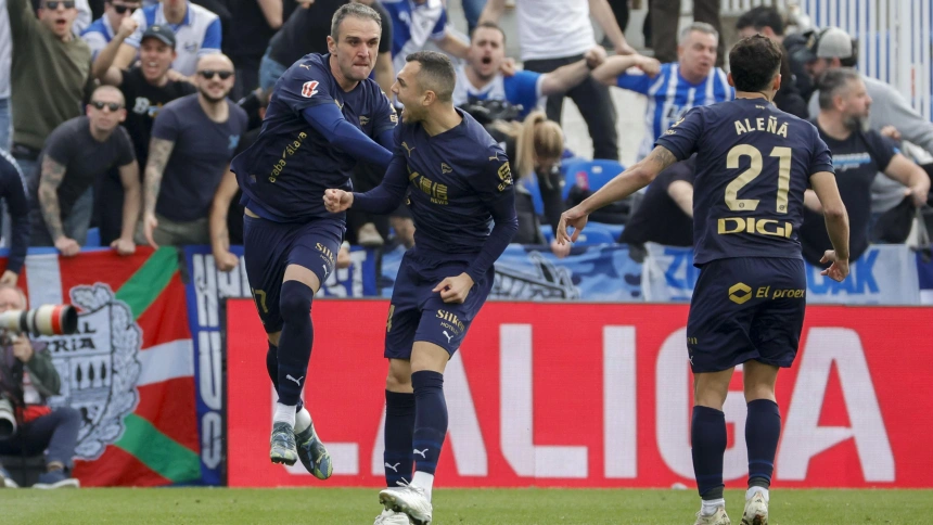Joan Jordan celebra su gol de penalti para que empate el Alavés