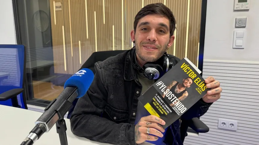 Víctor Elías presenta en 'Fin de Semana' su libro 'Yo sostenido'