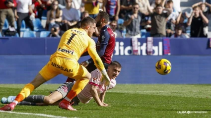 Rubén Yáñez fue la estrella del Levante - Sporting