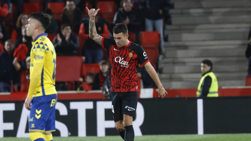 Dani Rodriguez celebra el gol del Mallorca 3 - Las Palmas 0