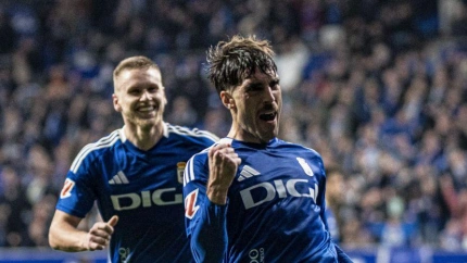 Nacho Vidal celebra el gol de la victoria del Oviedo.