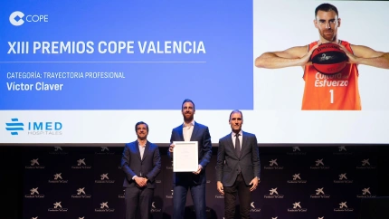 Víctor Claver recibe el Premio COPE Trayectoria Profesional 2024