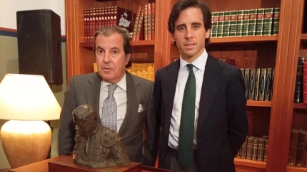 Manuel Vázquez Gago junto al diestro Juan Ortega
