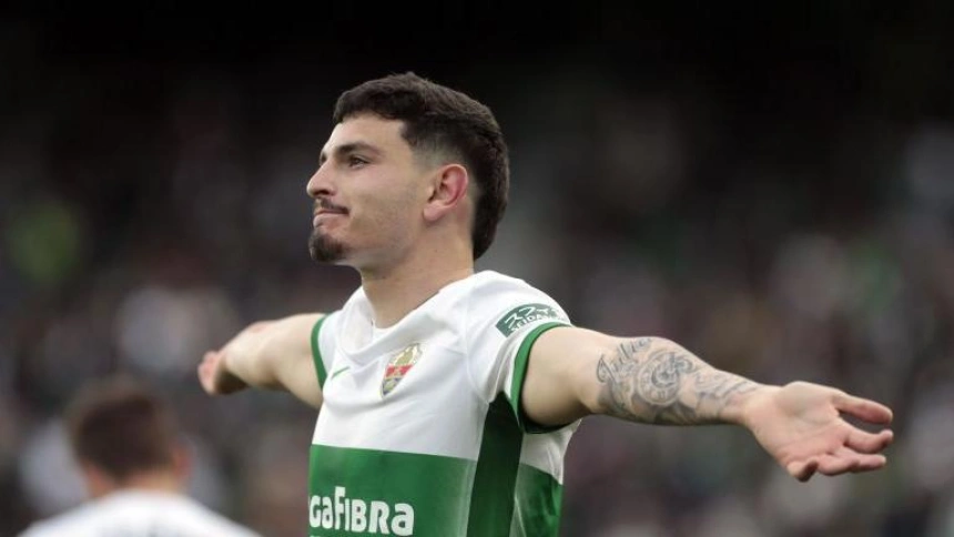Agustín Álvarez celebra el gol de la victoria del Elche contra el Cartagena.