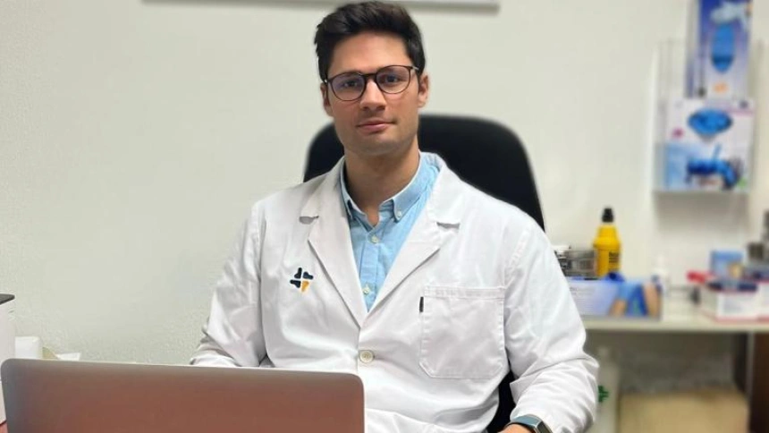 El nutricionista Víctor Serrano en su clínica