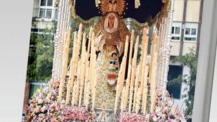 Jaén presenta su guía de itinerarios, la revista "Pasión y Gloria" y el cartel del Vía Crucis