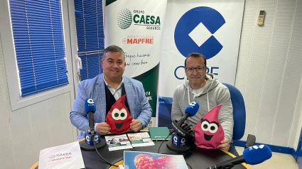 José Manuel Garrido, jefe de estudios del colegio y Pedro González, asesor comercial del grupo CAESA Mapfre en COPE Cartagena