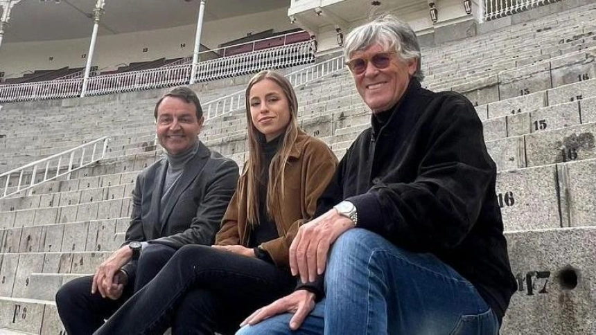 Rafael García Garrido, Olga Casado y Simón Casas, en los tendidos de Las Ventas