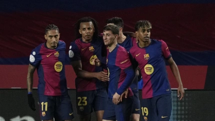 Los jugadores del Barcelona celebran el cuarto gol