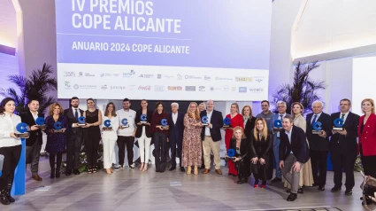 Imagen de todos los premiados anoche en el COMA de Alicante.