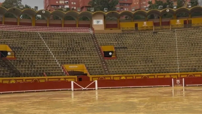 Estado del ruedo del coso de Las Palomas de Algeciras tras las lluvias caídas