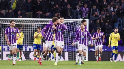 Latasa celebra el 1-1 del Real Valladolid contra Las Palmas.