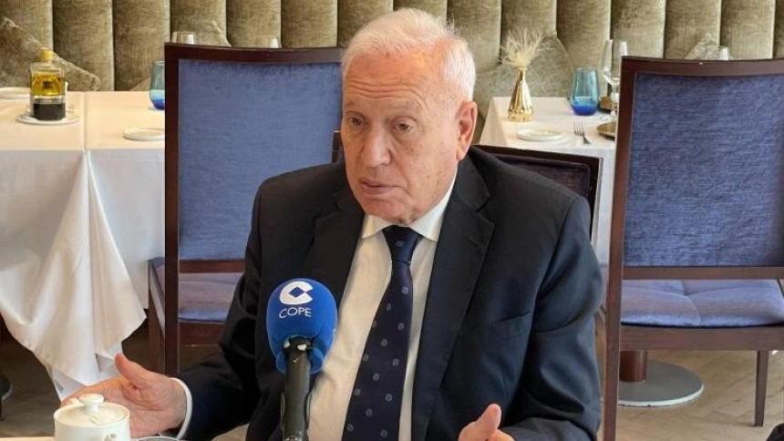 García-Margallo con el micrófono de COPE