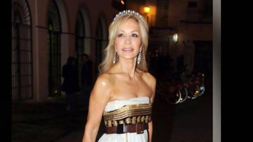 Carmen Lomana con una tiara