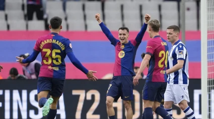 Marc Casadó celebra su primer gol con la camiseta del Barcelona.