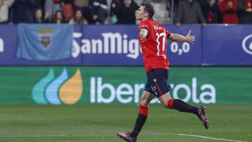 Budimir celebra el gol de Osasuna contra el Valencia