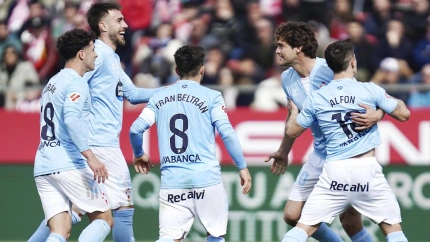 Los jugadores del Celta celebran el gol de Marcos Alonso